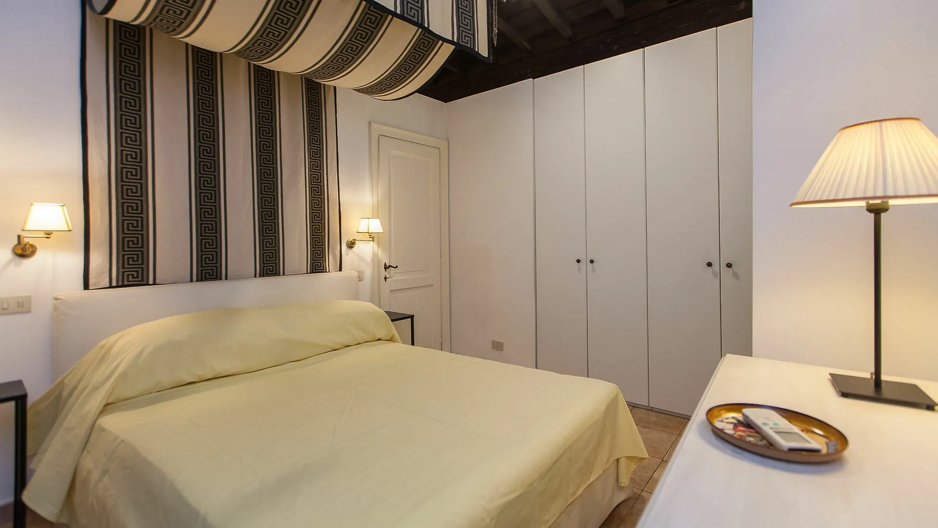 Rental In Rome Teatro Pace Apartment